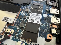 L'unità SSD M.2-2280 può essere sostituita.