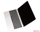 Il MacBook da 12 pollici rimane il MacBook più leggero di sempre.