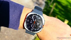 Secondo le ultime indiscrezioni, l’ Galaxy Watch Ultra 2 di Samsung presenta un restyling che ricorda in parte lo stile dell’ Galaxy Watch 9 Classic, che alla fine non è mai stato lanciato sul mercato.