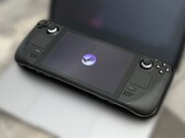 Lo Steam Deck utilizza una APU personalizzata di AMD e SteamOS 3.0 basato su Linux. (Fonte immagine: @AKoshelkov)