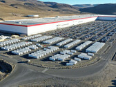 La fabbrica del Nevada con i Megapack Tesla (immagine: Sawyer Meritt/X)