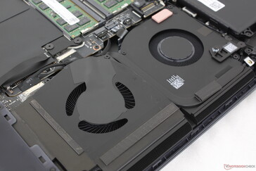 Le ventole interne sono più grandi rispetto a quelle dell'Alienware 16 Area-51