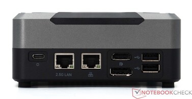 Pannello posteriore: Connessione alla rete (19 V; 5 A), LAN (2.5G), LAN (1.0G), HDMI 2.1, DP1.4 (4K@144Hz), 2x USB 2.0
