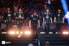 La formazione del team MongolZ (nella foto) alla cerimonia di apertura del Blast Major in corso ad Austin. (Fonte immagine: HLTV)