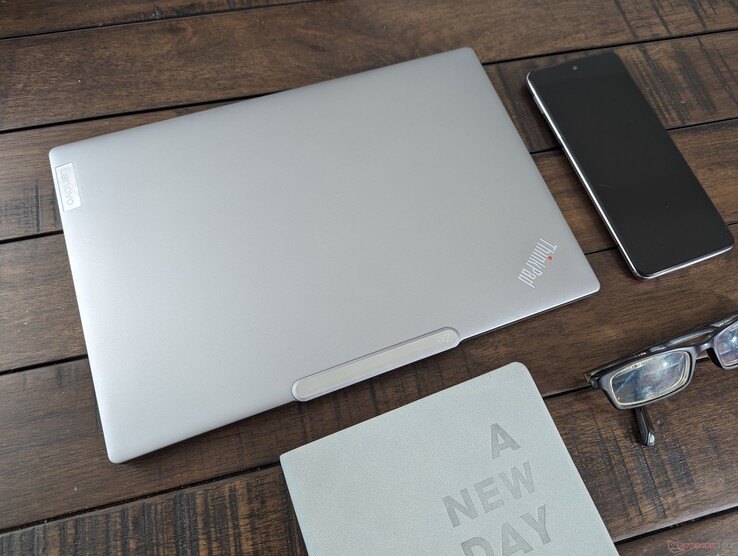 Lenovo ThinkPad Z13 Gen 2 in grigio artico