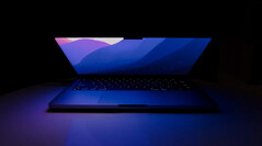 macOS Monterey 12.3 è oltre un download di 4 GB per le macchine MacBook Pro più recenti. (Fonte: Duy Thanh Nguyen)