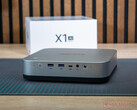 Il Minisforum AI X1 Pro, nella foto, potrebbe presto essere sostituito da un'opzione con AMD Strix Halo. (Fonte: Notebookcheck)