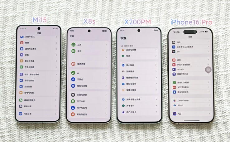 ... e l'iPhone 16 Pro (a destra). (Fonte: Digital Chat Station via Weibo)