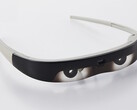 La messa a fuoco automatica di ViXion1 elimina la necessità di rimuovere i normali occhiali da vista per vedere da vicino i piccoli oggetti. (Fonte: ViXion)