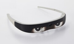 La messa a fuoco automatica di ViXion1 elimina la necessità di rimuovere i normali occhiali da vista per vedere da vicino i piccoli oggetti. (Fonte: ViXion)