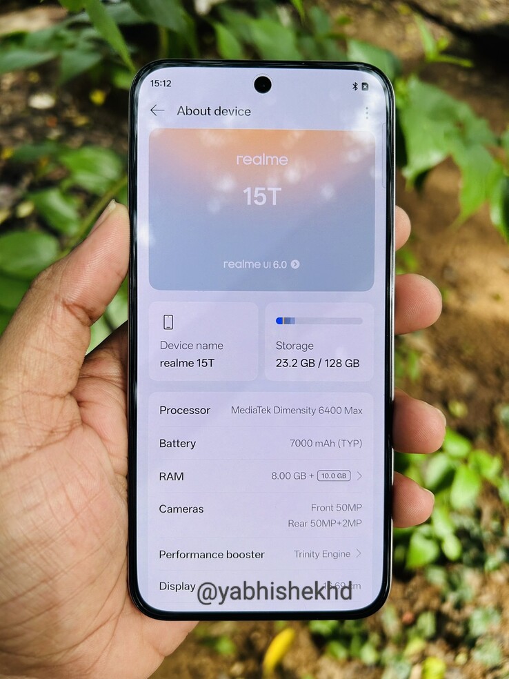 Il "Realme 15T" in libertà con la pagina About Device aperta. (Fonte: Abhishek Yadav via X)