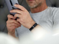 Il monitor della pressione sanguigna Aktiia G0 (nella foto) è conosciuto anche come Hilo Band. (Fonte: Hilo)