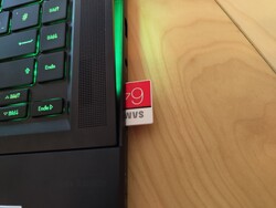 La scheda SD non può essere inserita completamente.