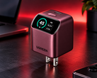 Il caricabatterie Ugreen Nexode Pro da 45 W nella colorazione Borgogna