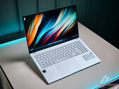 Recensione dell'Asus Vivobook S 15 OLED - Una nuova era di computer portatili con il nuovo Snapdragon X Elite?