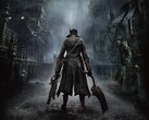 Immagine ufficiale di Bloodborne che ritrae il Cacciatore per le strade di Yharnam