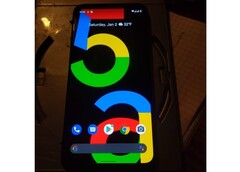 Le probabili immagini fake del Pixel 5a mostrano una configurazione da 6 GB + 128 GB. (Fonte immagine: SlashLeaks)