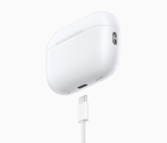 Gli Airpods Pro 2 verranno ora forniti con una custodia di ricarica USB-C (Fonte: Apple)