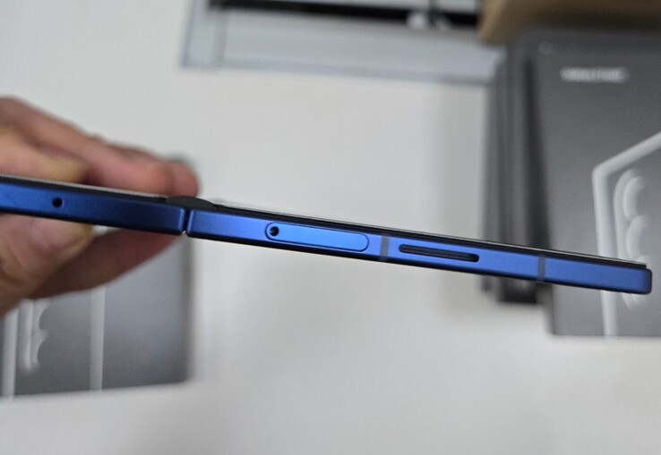 Galaxy Spessore Z Fold 7 (fonte immagine: @Jukanlosreve su X)