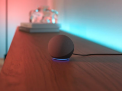 La versione 5.45.1 dell&#039;app Philips Hue migliora l&#039;integrazione con Amazon Alexa, quest&#039;ultima raffigurata. (Fonte: Philips Hue)