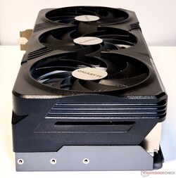 Le triple ventole WindForce della RTX 4080 Super Gaming OC possono diventare molto rumorose sotto sforzo