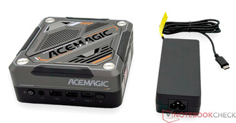 Acemagic AM18 e l'alimentatore (20 V; 5 A)