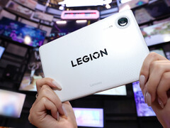 Il prossimo Legion Y700 Infinite sarà dotato dello Snapdragon 8 Elite Gen 5 Leading Version. Nella foto: la versione bianca del tablet.