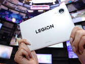 Il prossimo Legion Y700 Infinite sarà dotato dello Snapdragon 8 Elite Gen 5 Leading Version. Nella foto: la versione bianca del tablet.