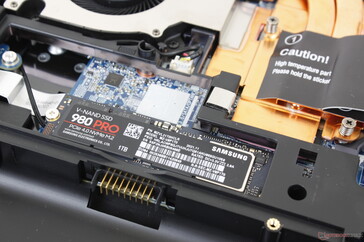 Unità SSD PCIe4 x4 NVMe primaria senza raffreddamento aggiuntivo incluso