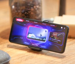 L&#039;Asus ROG Phone 5s Pro è dotato di un AMOLED a 144 Hz. (Fonte: Stuff.tv)