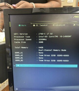 Il PC da gioco vanta 64 GB di memoria DDR5-6000, che valgono più dell'intero sistema. (Fonte immagine: uneektnt via Reddit)