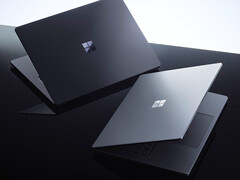Il Surface Laptop Ultra nei colori Platinum e Dark Steel/Nightfall.