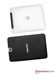 Il Toshiba AT100 accanto al primo iPad.