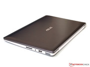 L'Asus VivoBook S200E è tutte e tre le cose.