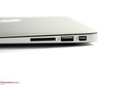 ...card reader, USB 3.0 e Mini-DisplayPort/Thunderbolt.