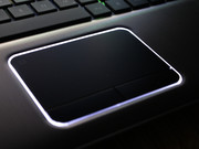 includono un touchpad illuminato.