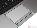 In modo simile alla concorrenza, il cursore si controlla non solo tramite touchpad,...