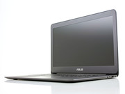 Asus Zenbook UX305FA-FB003H (90NB06X1-M00070). Modello di test fornito da Asus Germany.