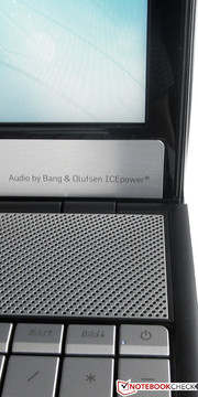 Due altoparlanti integrati prodotti da Bang & Olufsen.