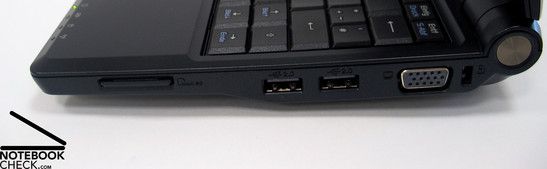 Lato Destro: Card Reader, 2x USB, VGA, Kensington