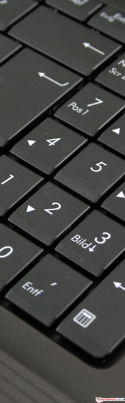 Asus K53TA-SX026V: la tastiera e il touchpad non hanno niente da invidiare a quelli del ThinkPad o dell'HP ProBook.