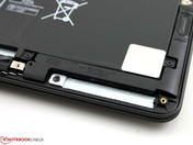 Asus UX305 case in alluminio con inserti in plastica.