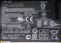 La batteria ha una capacità di 37 Wh.