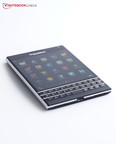 BlackBerry torna all'attacco con il Passport.