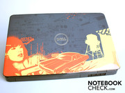 Troviamo un particolare sulla cover. Il design rende il 15.6 pollici membro della serie Inspiron EMA Limited edition.