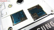 Gli slot per la micro-SD e la SIM sono sotto alla cover.