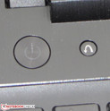 Il pulsante One-Key Recovery (a destra) avvia il sistema di recupero e permette l'accesso al BIOS.