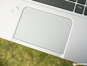 Il touchpad non è clickable, ma sensibile alla pressione.