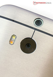 Esatto, HTC integra due fotocamere sul lato posteriore, il secondo sensore supporta il focus e cattura informazioni sulla profondità.