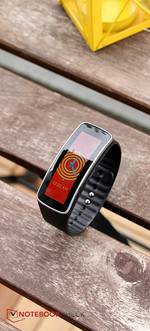 Utilizzabile come un orologio da polso: Gear Fit.